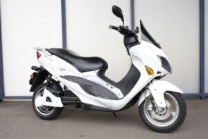 Comment effectuer la carte grise d’un scooter électrique de livraison ?